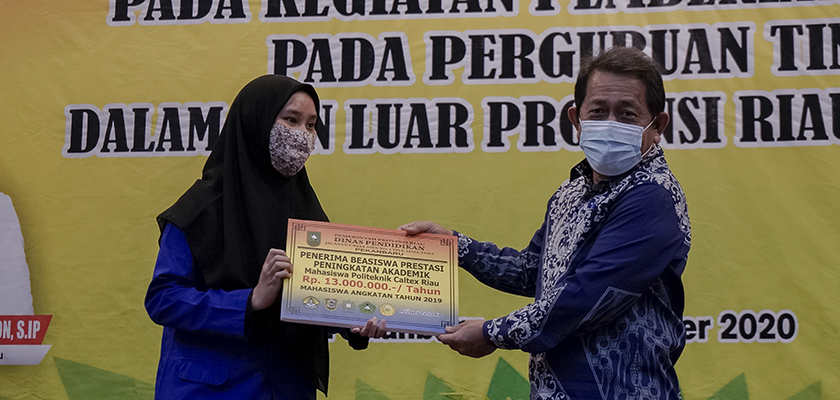 Gambar 310 Mahasiswa PCR Menerima Beasiswa Pemerintah Provinsi Riau