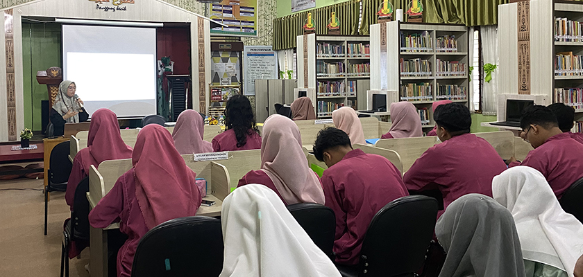 Gambar Dosen PCR Berikan Workshop Bisnis Digital Strategi dan Taktik Pemasaran Online untuk Siswa SMAN 5 Pekanbaru