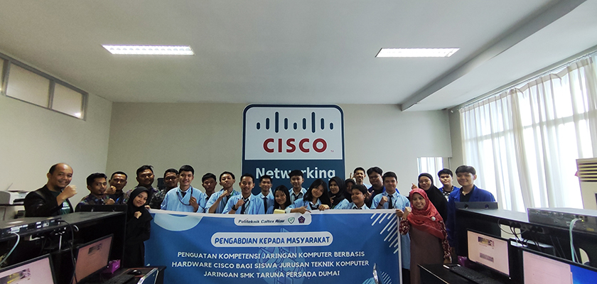 Gambar Dosen PSTRK PCR Berikan Workshop Pemahaman Hardware Cisco kepada Siswa SMK Taruna Persada Dumai