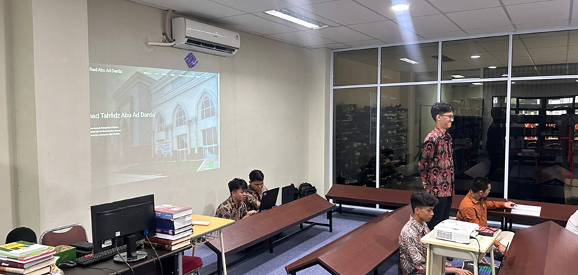 Gambar Dosen dan Mahasiswa PCR Kembangkan Website Profil dan Penerimaan Santri Baru untuk Ma’had Abu Ad Darda’ Pekanbaru