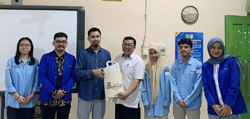 Gambar Gandeng HIMASISTIFO PCR, Dosen Sistem Informasi Memberikan Pelatihan Figma kepada Siswa SMKN 1 Pekanbaru Kelas XI TKJ