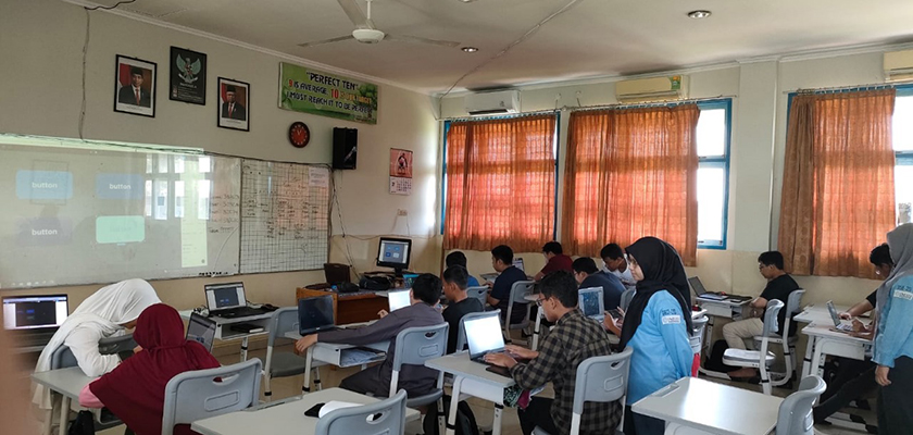 Gambar Gandeng HIMASISTIFO PCR, Dosen Sistem Informasi Memberikan Pelatihan Figma kepada Siswa SMP Islam As Shofa Pekanbaru