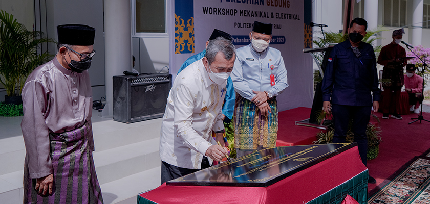Gambar Gubernur Riau Resmikan Mekanikal dan Elektrikal Workshop PCR