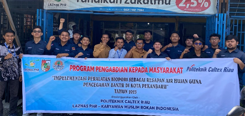 Gambar Kolaborasi bersama Laznas PHR – Karyawan Muslim Rokan Indonesia, Teknik Mesin PCR Lakukan Implementasi Peralatan Biopori Sebagai Serapan Air di Kecamatan Sri Meranti, Kota Pekanbaru.