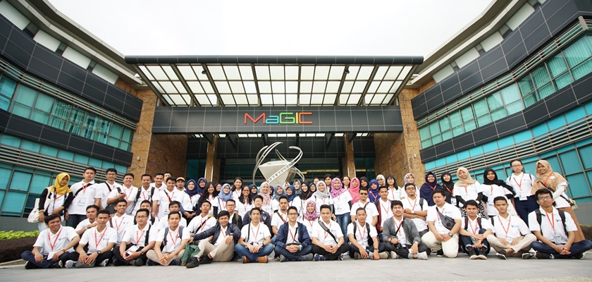 Gambar Mahasiswa PCR Raih Penghargaan di Youth Excursion Malaysia-Singapore 2017