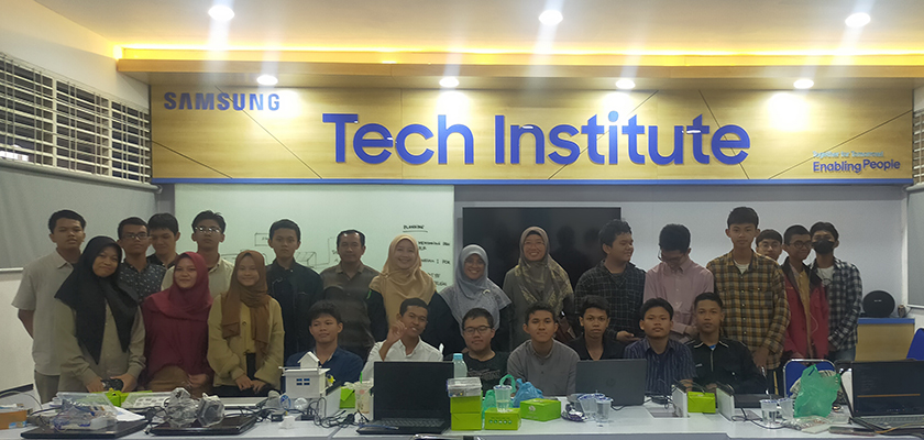 Gambar Tim Elektronika PCR Berikan Pendampingan kepada Tim Pelajar SMKN 2 Pekanbaru dalam Lomba Samsung Innovation Campus (SIC)