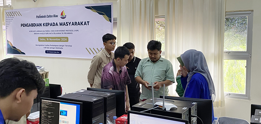 Gambar Tim OSCN Politeknik Caltex Riau Berikan Pelatihan VOIP untuk MGMP TIK Lancang Kuning