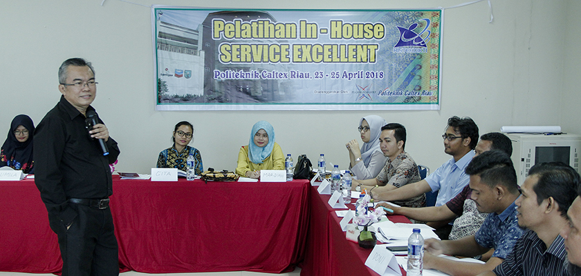 Gambar Tingkatkan Mutu Pelayanan, PCR Adakan In-House Training Service Excellent