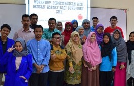 Dosen Jurusan Teknologi Informasi PCR Mengadakan Workshop Pengembangan Aplikasi Web Menggunakan Asp.Net Bagi Guru SMK Se-Pekanbaru