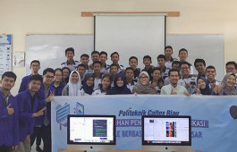 Dosen PCR Gelar Pelatihan Pengembangan Aplikasi Mobile iOS kepada Siswa SMK Labor Pekanbaru