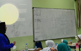 Dosen PCR Gelar Sosialisasi Media Pembelajaran Interaktif Tata Surya di SD Al Ittihad Pekanbaru