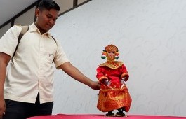 Lestarikan Seni Tari Tradisional Dengan Robot Tari Gending Sriwijaya