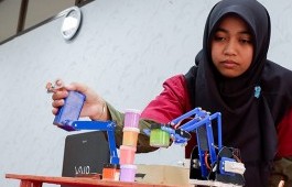 Mahasiswa PCR Ciptakan Robot Lengan 3 Fungsi