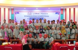 PCR Tuan Rumah Seminar Dan Pelatihan Peningkatan Kompetensi Guru SMA/SMK