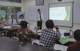 Perdana, Tiga Mahasiswa Program Studi D4 Teknik Listrik Laksanakan Sidang Proposal Tugas Akhir