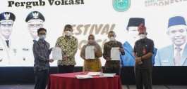 Gambar Tingkatkan Kompetensi Lulusan SMK di Riau pada Bidang Digital, PCR bersama 2 Perguruan Tinggi Vokasi MoU dengan PT LX International Indonesia