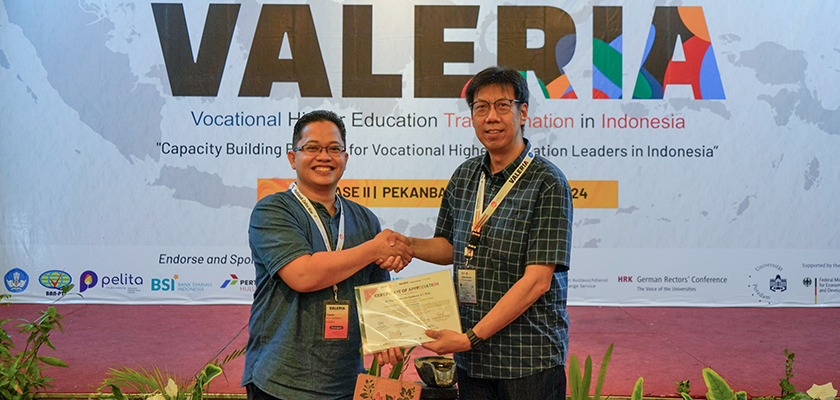 Cover 2 Dosen PCR Raih 3 Penghargaan Pada Program VALERIA