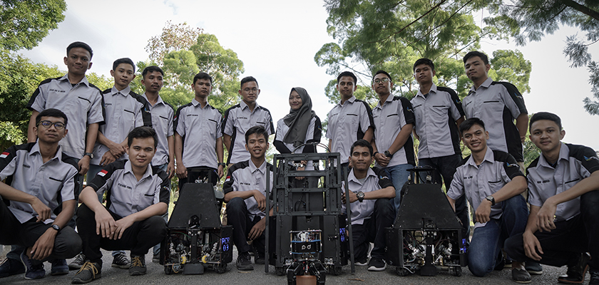 Cover 2 TIM ROBOT PCR SIAP BERTARUNG DI KRI 2019 REGIONAL 1 