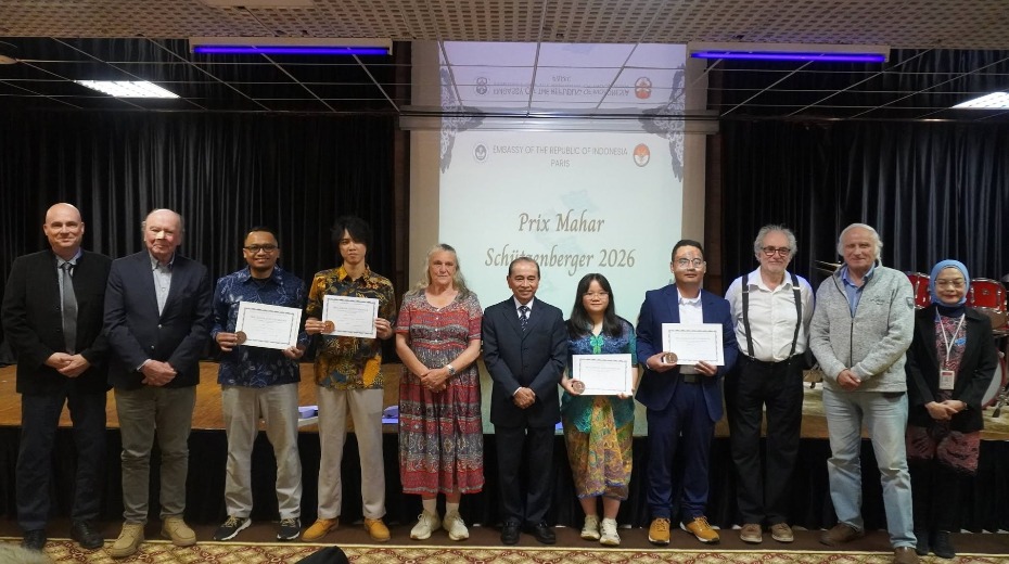 Cover Keren! Dosen PCR Raih Prix Mahar Schützenberger Berkat Riset Agen Otonom dan AI