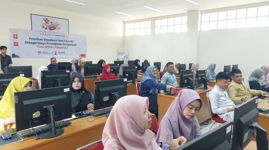Cover Dosen Sistem Informasi Politeknik Caltex Riau Gelar Workshop Visualisasi Data untuk Tingkatkan Kompetensi Guru SMKN 7 Pekanbaru