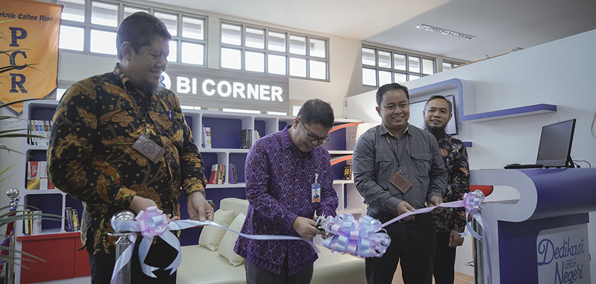 Cover Disaksikan Direktur dan Mahasiswa, Bank Indonesia Perwakilan Riau Resmikan BI Corner di Perpustakaan PCR