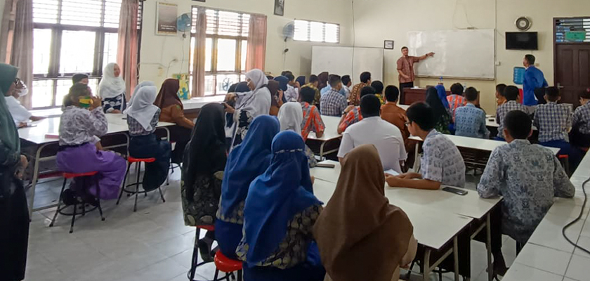 Cover Dosen Jurusan Teknologi Informasi PCR Berikan Pelatihan CT kepada SMAN 5 Pekanbaru
