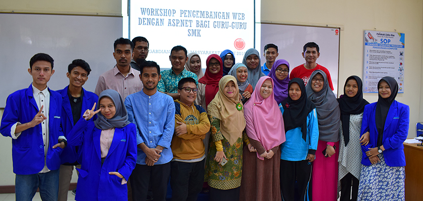 Cover Dosen Jurusan Teknologi Informasi PCR Mengadakan Workshop Pengembangan Aplikasi Web Menggunakan Asp.Net Bagi Guru SMK Se-Pekanbaru