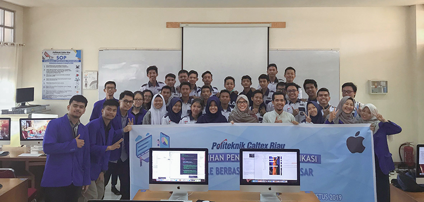 Cover Dosen PCR Gelar Pelatihan Pengembangan Aplikasi Mobile iOS kepada Siswa SMK Labor Pekanbaru