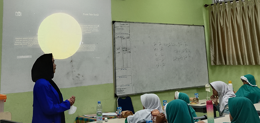 Cover Dosen PCR Gelar Sosialisasi Media Pembelajaran Interaktif Tata Surya di SD Al Ittihad Pekanbaru