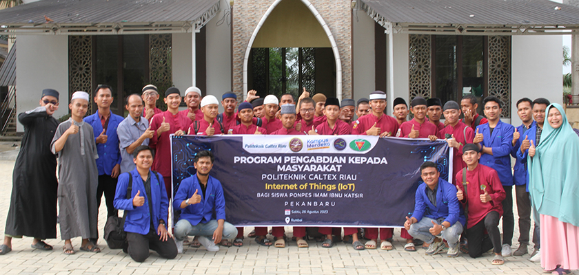 Cover Dosen PSTRE PCR Berikan Pelatihan IoT untuk Siswa di Pesantren Ibnu Katsir Pekanbaru