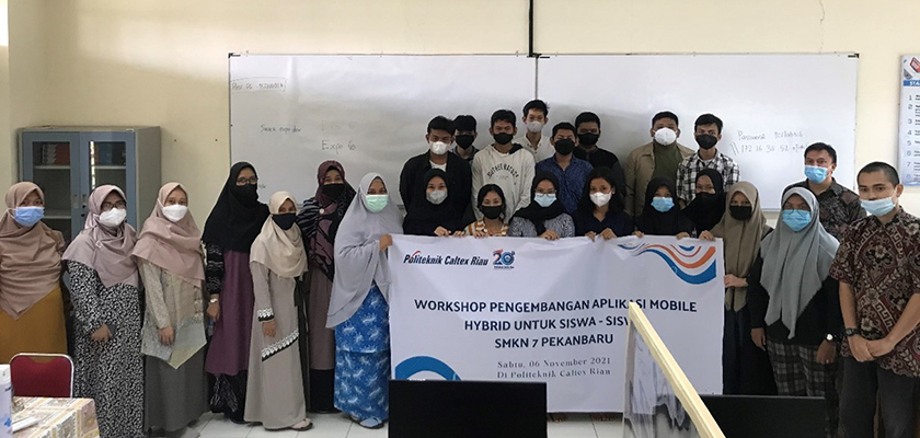 Cover Edukasi Siswa SMA membuat Aplikasi, Dosen beserta Mahasiswa PCR berikan Workshop Pengembangan Aplikasi Mobile Hybrid