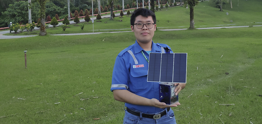 Cover Inovasi Energi Terbarukan, Mahasiswa PCR Membuat Panel Surya Portabel dengan Pelacak Matahari Otomatis