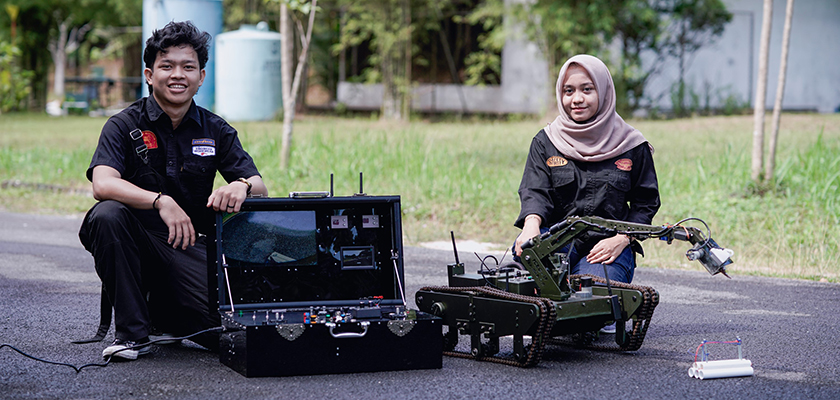 Cover Iqbal dan Nadiya Berhasil Membuat Robot Pemotong Kabel pada Robot Penjinak Bom