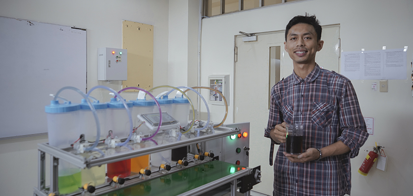 Cover Keren! Mahasiswa PCR Ciptakan Mesin Pencampur Minuman Otomatis