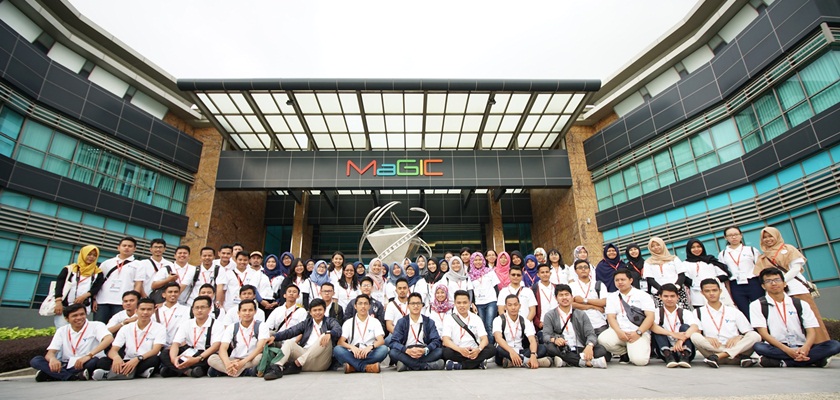 Cover Mahasiswa PCR Raih Penghargaan di Youth Excursion Malaysia-Singapore 2017