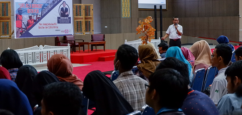 Cover PCR Hadirkan Senior Specialist PT.PLN Pada Kuliah Umum