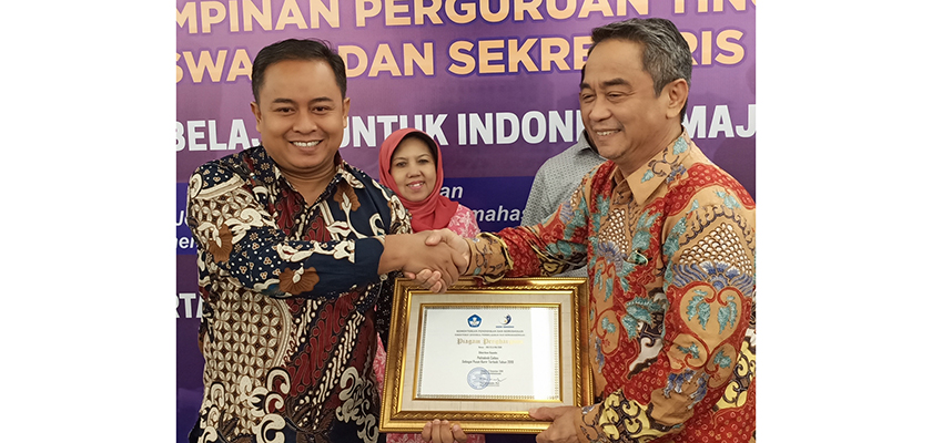 Cover PCR Raih Anugerah Pusat Karir Terbaik 2019 dari Ditjen Belmawa Kemdikbud