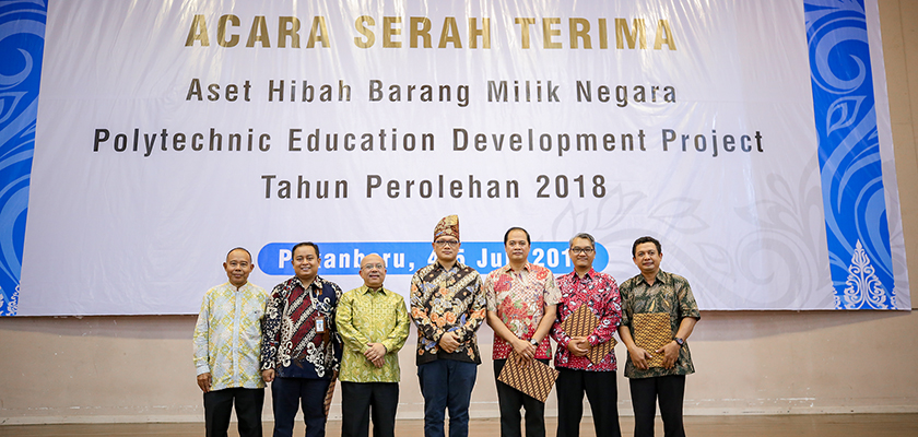 Cover PCR Sukses Buktikan Peningkatan Kualitas Pendidikan Politeknik, Ristekdikti Adakan Serah Terima Aset Hibah PEDP