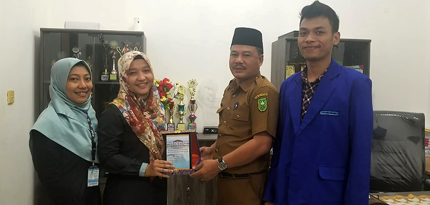Cover Pengabdian Kepada Masyarakat, Dosen PCR Membuat Modul Praktik Fisika Untuk SMA N 1 Siak