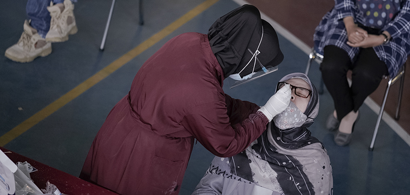 Cover Persiapan Perkuliahan Praktikum Luring, Semua Pegawai PCR Ikuti Swab Antigen