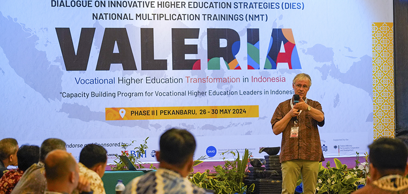 Cover Program VALERIA Fase 2 Sukses Dilaksanakan di Pekanbaru, Hadirkan Professor sebagai Expert dari Jerman