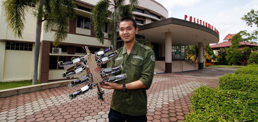 Cover Selesaikan PA Tercepat, Mahasiswa PCR Ciptakan Robot Transformer 