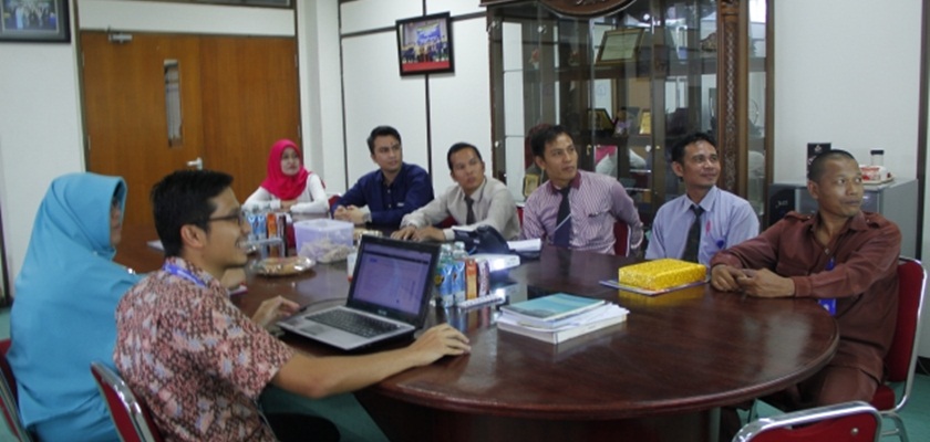 Cover Studi Banding AMIK Mahaputra Pekanbaru ke PCR