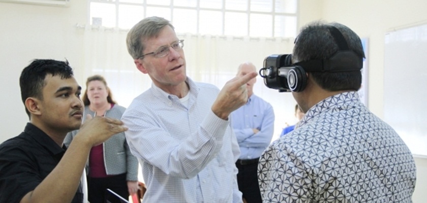 Cover Teknologi VR Jurusan Komputer PCR memukau VP PGPA Chevron Corporation