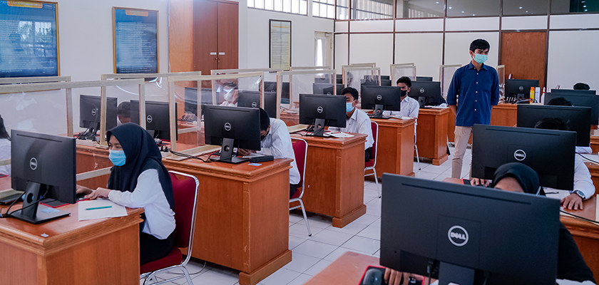 Cover Terapkan Prokes Ketat, 107 Peserta Ikuti Ujian Seleksi Beasiswa Bidikmisi dan Tahfidz Pemprov Riau di PCR