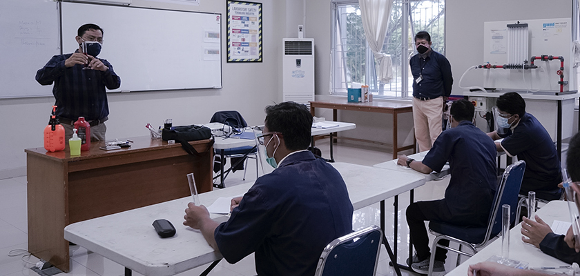 Cover Terapkan Protokol Kesehatan, PCR Laksanakan Perkuliahan Praktikum Luring pada Tahun 2021