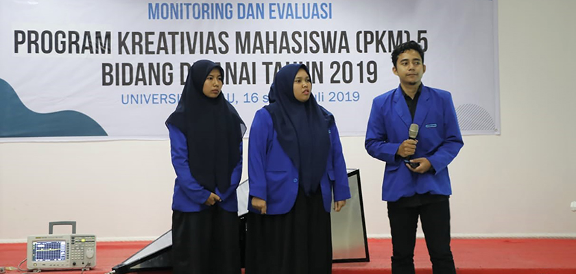 Cover Tim PKM PCR Presentasikan Alat Pengukur Radiasi Perangkat Elektronik (PERANG) pada Monev PKM 5 Bidang Pendanaan Kemenristekdikti