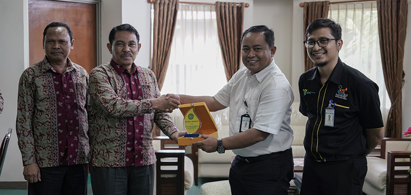Cover Studi Banding Lembaga Penelitian dan pengabdian Masyarakat, STIA Lancang Kuning Dumai Kunjungi PCR