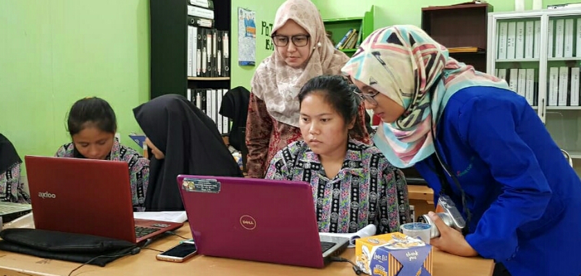 Cover Tingkatkan Kompetensi Komputer Akuntansi, Prodi Akuntansi PCR Berikan Pelatihan Kepada Siswa SMKN 6 Pekanbaru