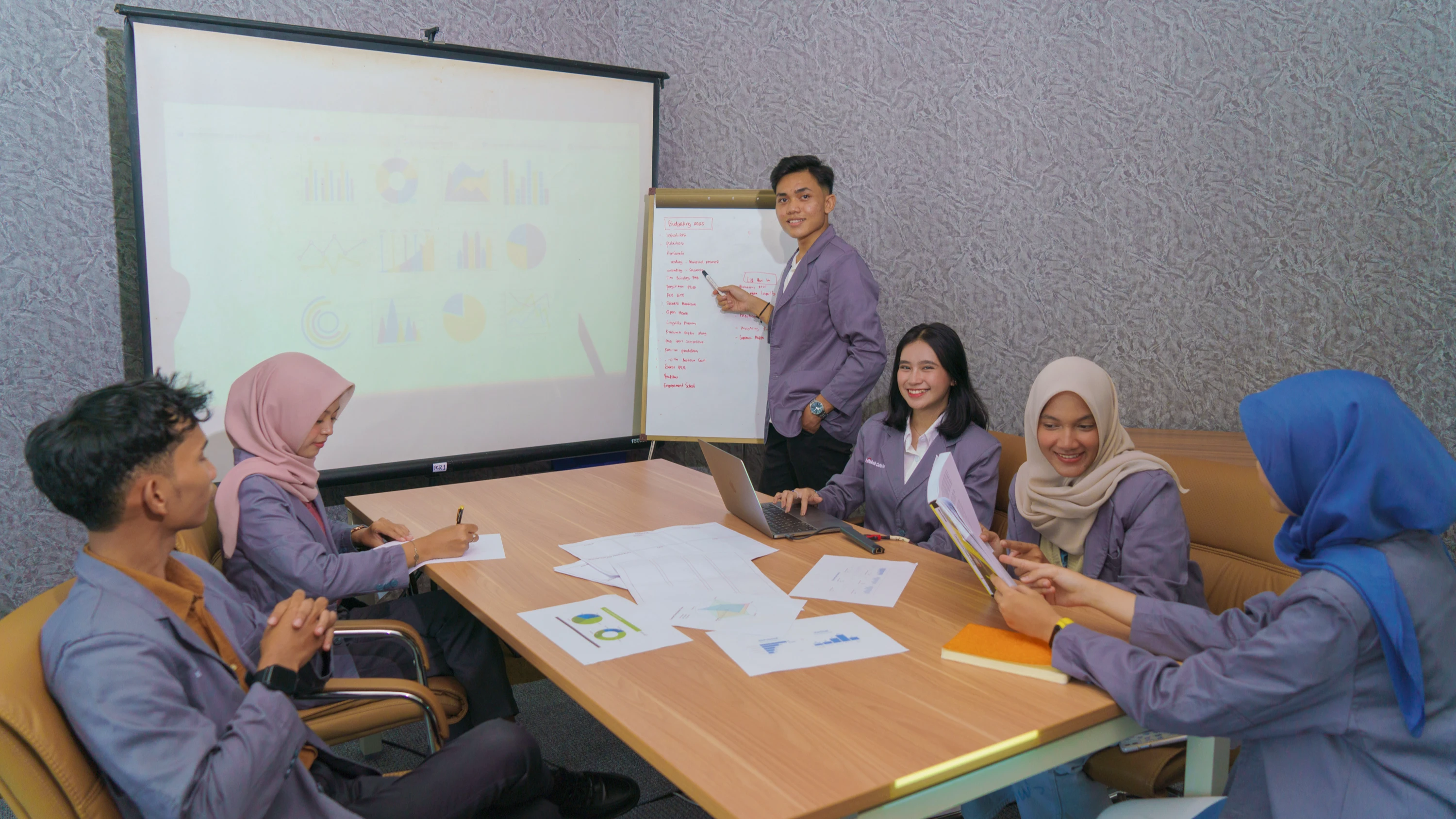 Sarjana Terapan Hubungan Masyarakat Dan Komunikasi Digital